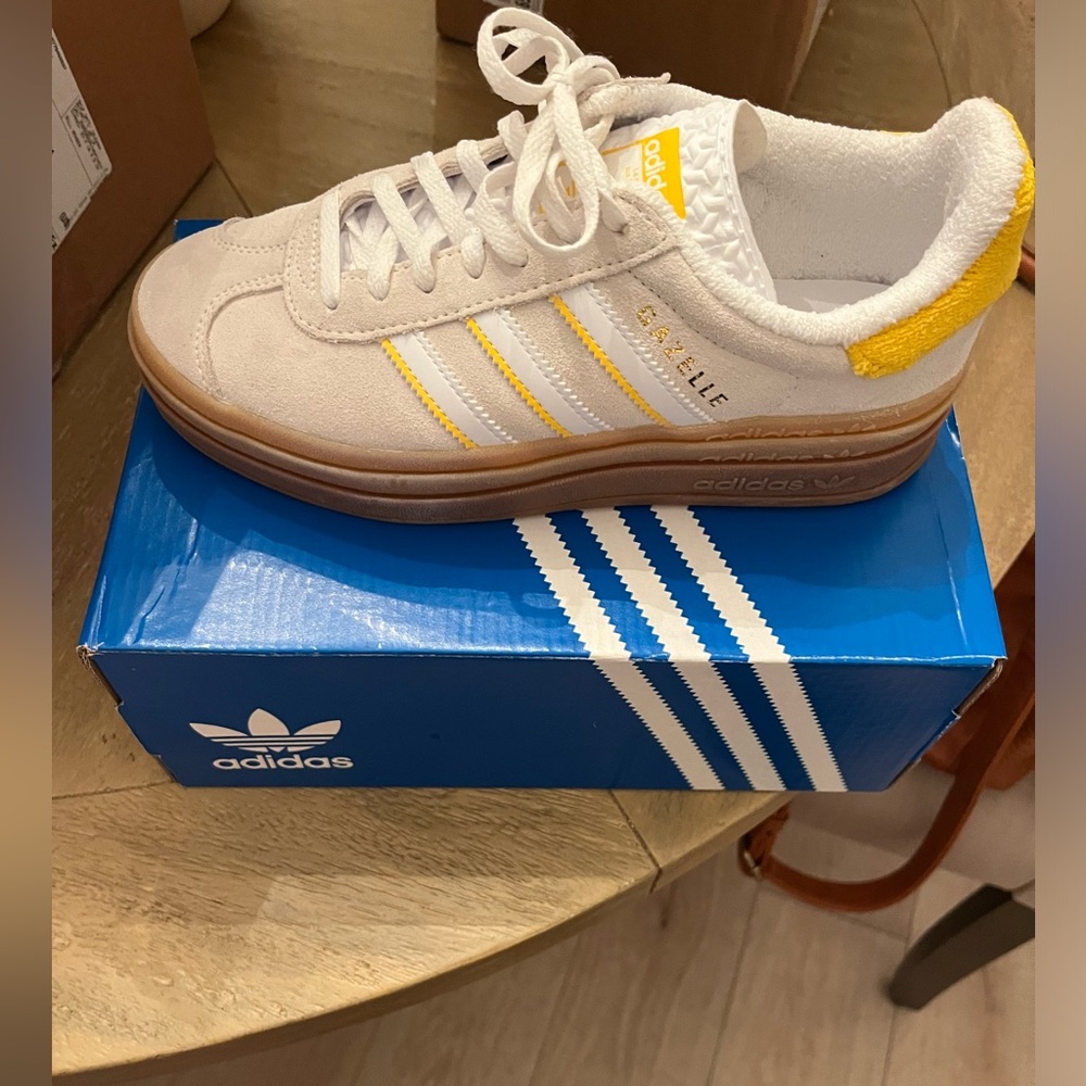 NWT Adidas Gazelle Bold
